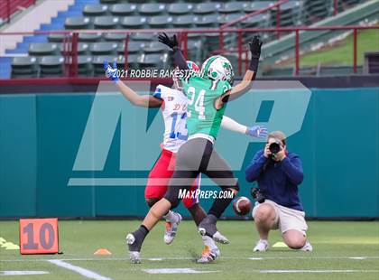Thumbnail 2 in Southlake Carroll vs. Duncanville (UIL 6A Division 1 Semifinals) photogallery.