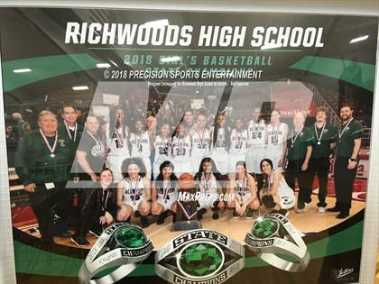 Thumbnail 3 in Richwoods TOC Ceremony photogallery.