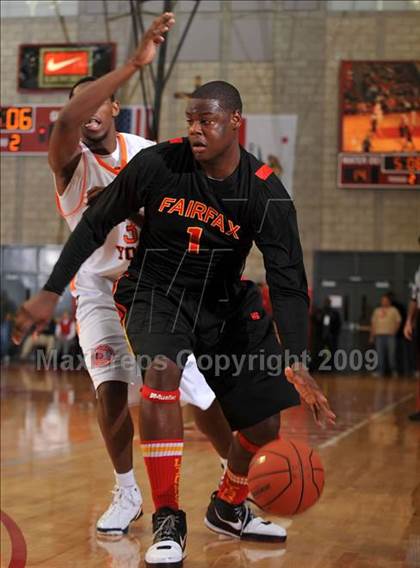 Thumbnail 1 in Young vs. Fairfax (Nike Extravaganza) photogallery.