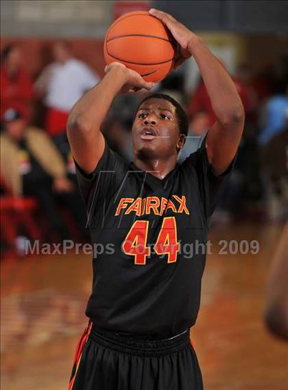 Thumbnail 1 in Young vs. Fairfax (Nike Extravaganza) photogallery.