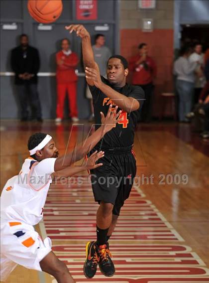 Thumbnail 1 in Young vs. Fairfax (Nike Extravaganza) photogallery.