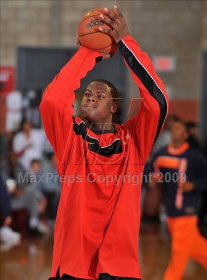 Thumbnail 2 in Young vs. Fairfax (Nike Extravaganza) photogallery.