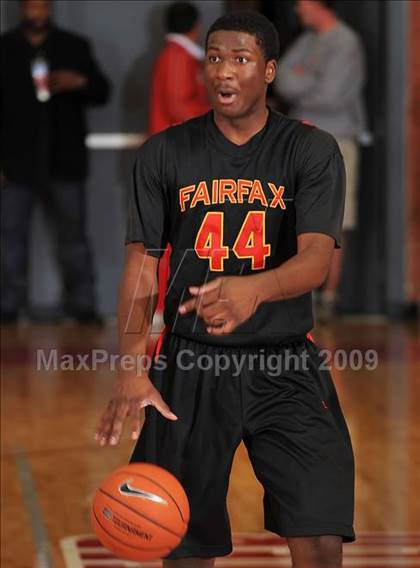 Thumbnail 1 in Young vs. Fairfax (Nike Extravaganza) photogallery.