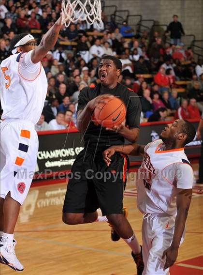 Thumbnail 3 in Young vs. Fairfax (Nike Extravaganza) photogallery.