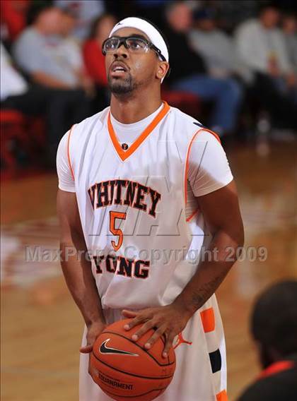 Thumbnail 3 in Young vs. Fairfax (Nike Extravaganza) photogallery.