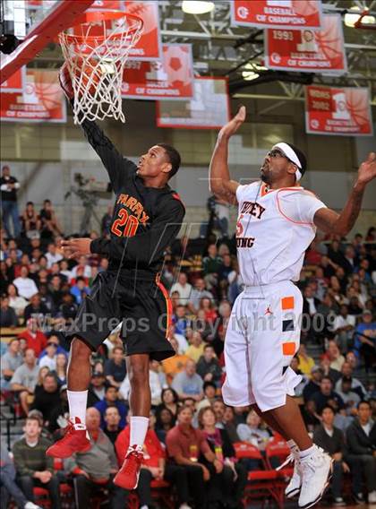 Thumbnail 2 in Young vs. Fairfax (Nike Extravaganza) photogallery.