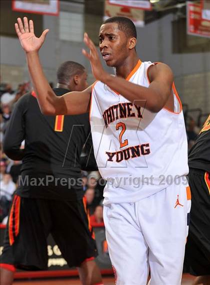 Thumbnail 2 in Young vs. Fairfax (Nike Extravaganza) photogallery.