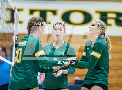 Thumbnail 3 in Calabasas @ Moorpark photogallery.