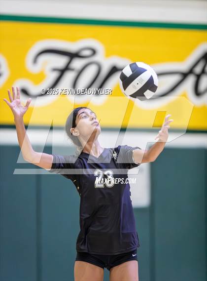 Thumbnail 3 in Calabasas @ Moorpark photogallery.