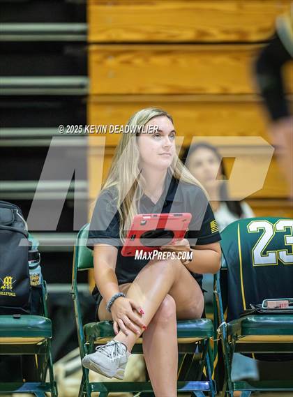Thumbnail 3 in Calabasas @ Moorpark photogallery.