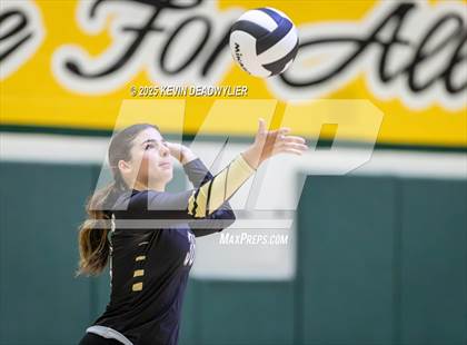 Thumbnail 3 in Calabasas @ Moorpark photogallery.