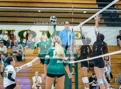 Thumbnail 3 in Calabasas @ Moorpark photogallery.