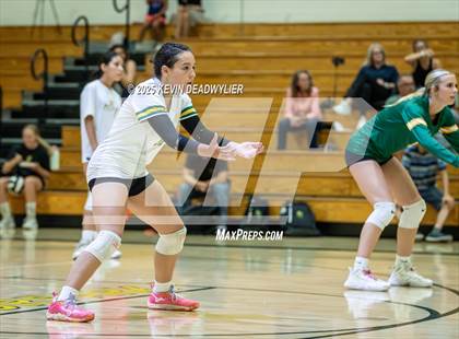 Thumbnail 1 in Calabasas @ Moorpark photogallery.