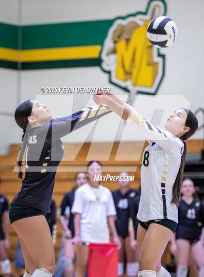 Thumbnail 1 in Calabasas @ Moorpark photogallery.