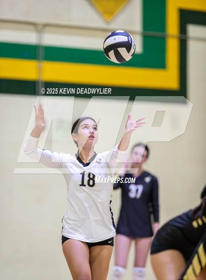 Thumbnail 3 in Calabasas @ Moorpark photogallery.