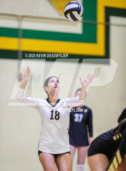 Thumbnail 1 in Calabasas @ Moorpark photogallery.