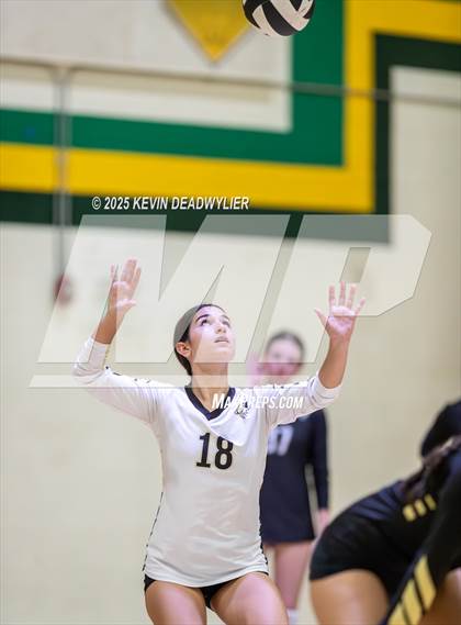 Thumbnail 2 in Calabasas @ Moorpark photogallery.