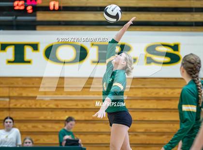 Thumbnail 3 in Calabasas @ Moorpark photogallery.
