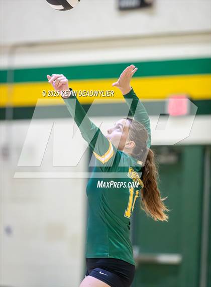 Thumbnail 2 in Calabasas @ Moorpark photogallery.