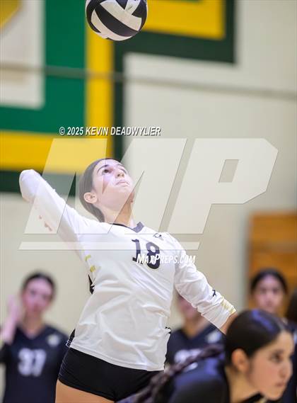 Thumbnail 3 in Calabasas @ Moorpark photogallery.