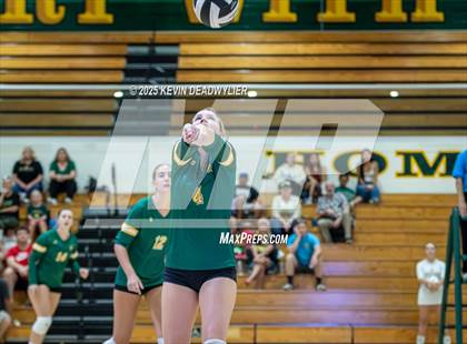 Thumbnail 1 in Calabasas @ Moorpark photogallery.