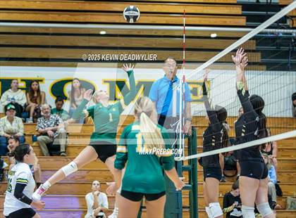 Thumbnail 2 in Calabasas @ Moorpark photogallery.