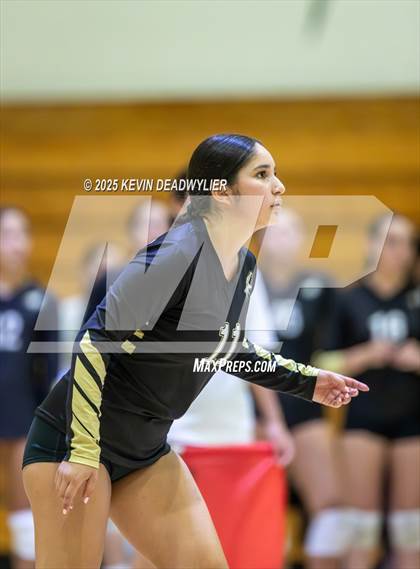 Thumbnail 2 in Calabasas @ Moorpark photogallery.