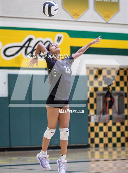 Thumbnail 3 in Calabasas @ Moorpark photogallery.