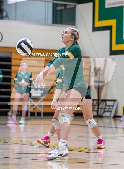 Thumbnail 1 in Calabasas @ Moorpark photogallery.