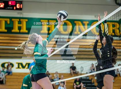 Thumbnail 2 in Calabasas @ Moorpark photogallery.