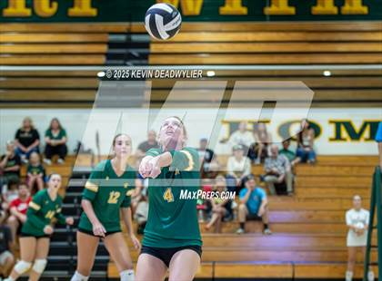 Thumbnail 2 in Calabasas @ Moorpark photogallery.