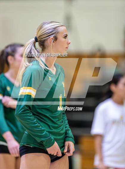 Thumbnail 3 in Calabasas @ Moorpark photogallery.