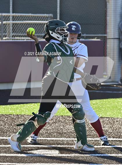 Thumbnail 1 in Cypress Woods vs Cypress Falls photogallery.