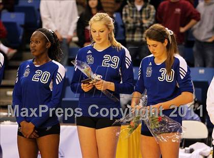 Thumbnail 2 in Sacred Heart Prep vs. La Jolla Country Day (CIF D4 State Final) photogallery.
