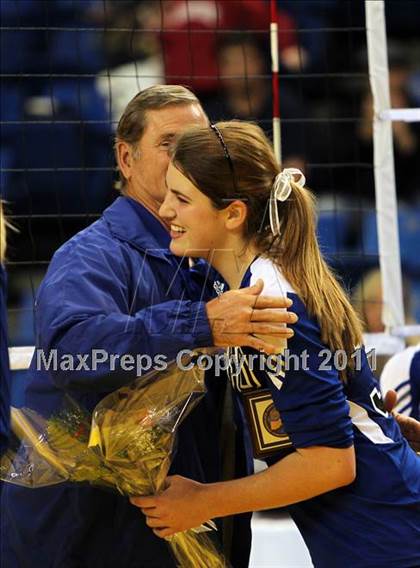 Thumbnail 3 in Sacred Heart Prep vs. La Jolla Country Day (CIF D4 State Final) photogallery.