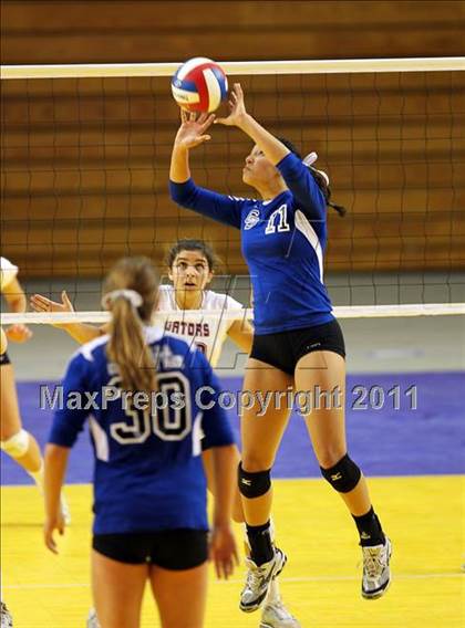 Thumbnail 1 in Sacred Heart Prep vs. La Jolla Country Day (CIF D4 State Final) photogallery.