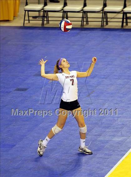 Thumbnail 2 in Sacred Heart Prep vs. La Jolla Country Day (CIF D4 State Final) photogallery.