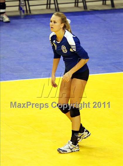 Thumbnail 2 in Sacred Heart Prep vs. La Jolla Country Day (CIF D4 State Final) photogallery.