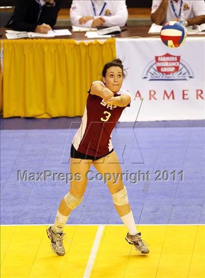 Thumbnail 2 in Sacred Heart Prep vs. La Jolla Country Day (CIF D4 State Final) photogallery.