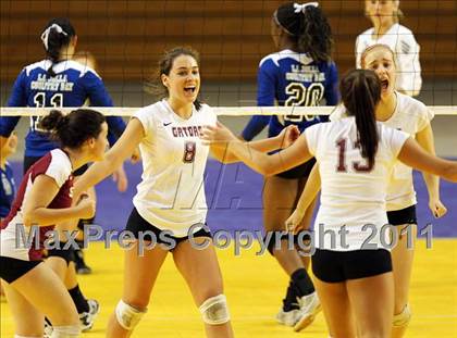 Thumbnail 2 in Sacred Heart Prep vs. La Jolla Country Day (CIF D4 State Final) photogallery.