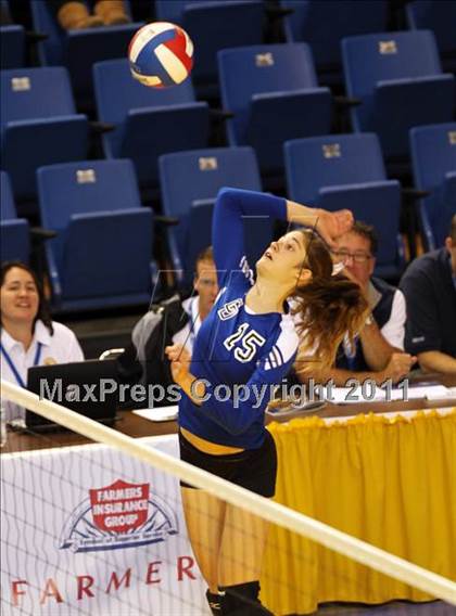 Thumbnail 3 in Sacred Heart Prep vs. La Jolla Country Day (CIF D4 State Final) photogallery.