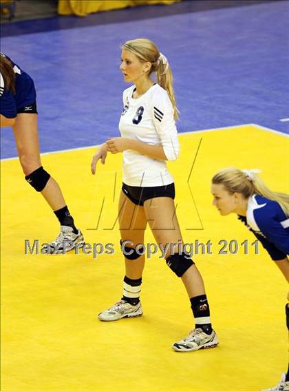 Thumbnail 1 in Sacred Heart Prep vs. La Jolla Country Day (CIF D4 State Final) photogallery.