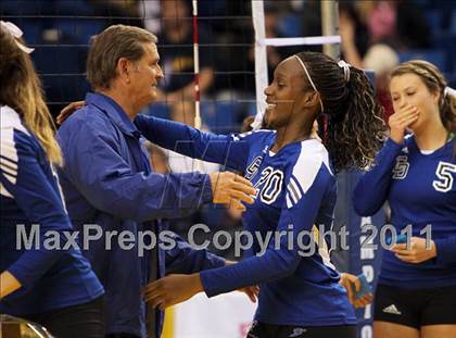 Thumbnail 1 in Sacred Heart Prep vs. La Jolla Country Day (CIF D4 State Final) photogallery.
