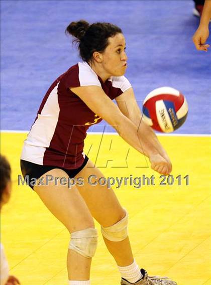 Thumbnail 2 in Sacred Heart Prep vs. La Jolla Country Day (CIF D4 State Final) photogallery.