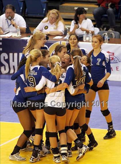 Thumbnail 1 in Sacred Heart Prep vs. La Jolla Country Day (CIF D4 State Final) photogallery.