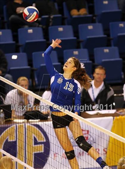 Thumbnail 1 in Sacred Heart Prep vs. La Jolla Country Day (CIF D4 State Final) photogallery.