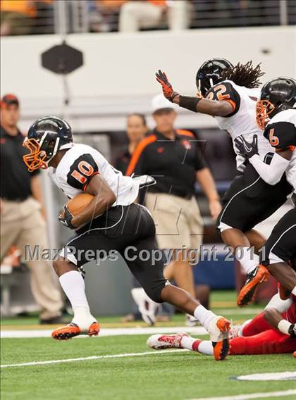 Thumbnail 2 in Cocoa vs. Skyline (Kirk Herbstreit National Kickoff Classic) photogallery.