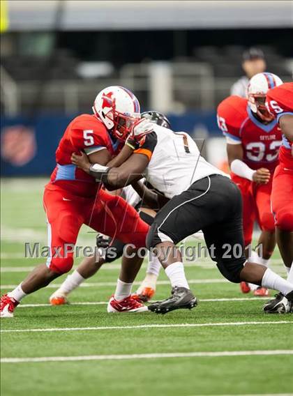 Thumbnail 2 in Cocoa vs. Skyline (Kirk Herbstreit National Kickoff Classic) photogallery.