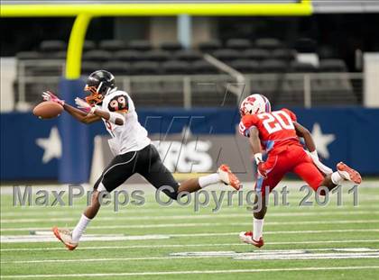Thumbnail 3 in Cocoa vs. Skyline (Kirk Herbstreit National Kickoff Classic) photogallery.
