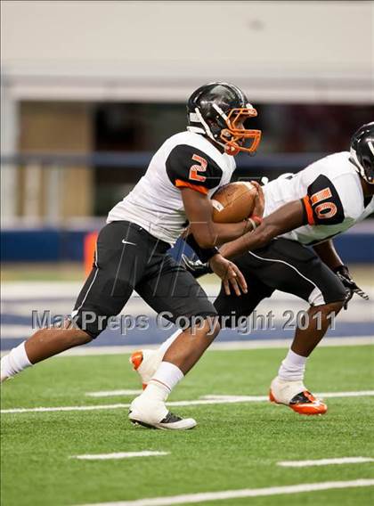 Thumbnail 1 in Cocoa vs. Skyline (Kirk Herbstreit National Kickoff Classic) photogallery.
